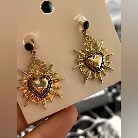 ⚜️🖤 Heart Decor Drop Earrings 🖤⚜️ Brand New - Picture 8 of 10